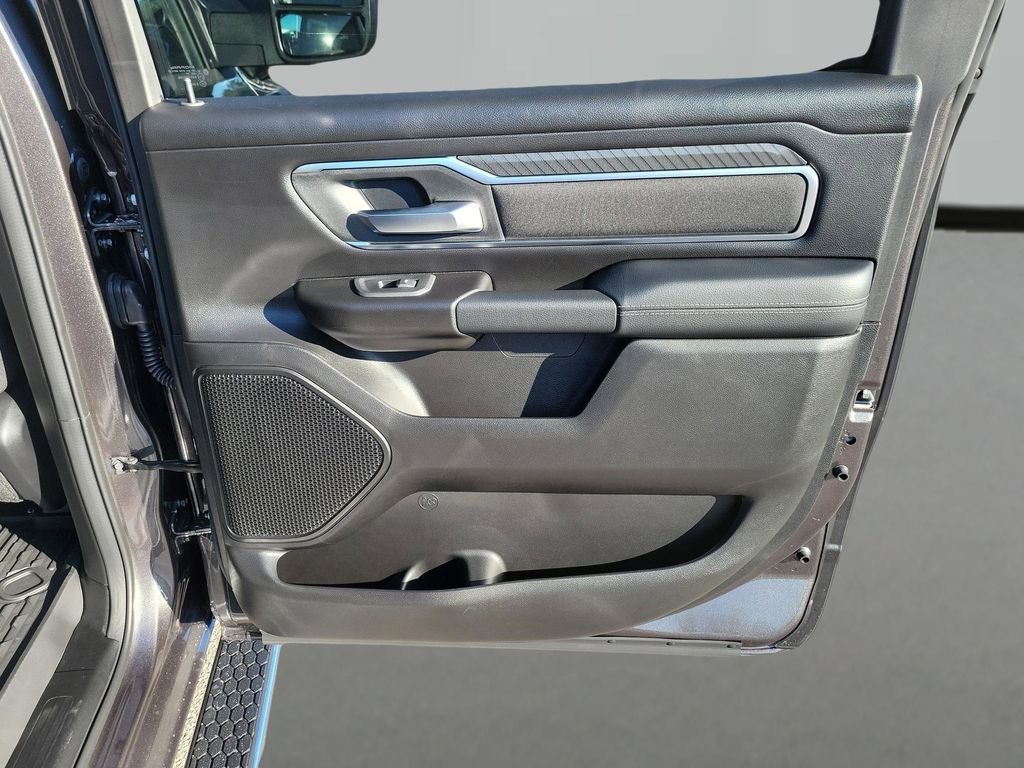New 2026 Granite Crystal Metallic Clear-Coat Exterior Paint RAM Big Horn/Lone Star image 34