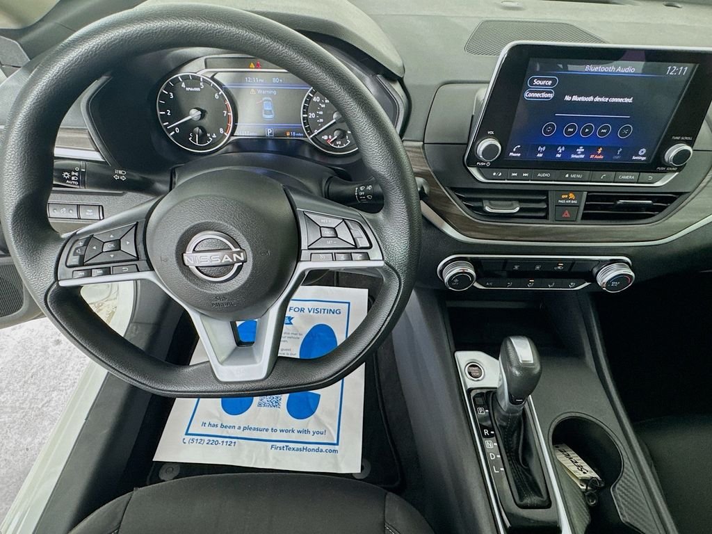 Used 2025 Glacier White Nissan 2.5 SV image 12