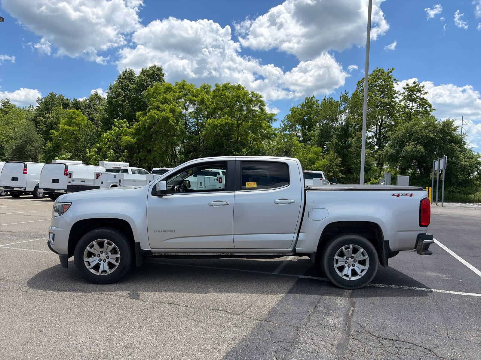 Used 2016 SILVER ICE METALLIC Chevrolet 4WD LT image 4