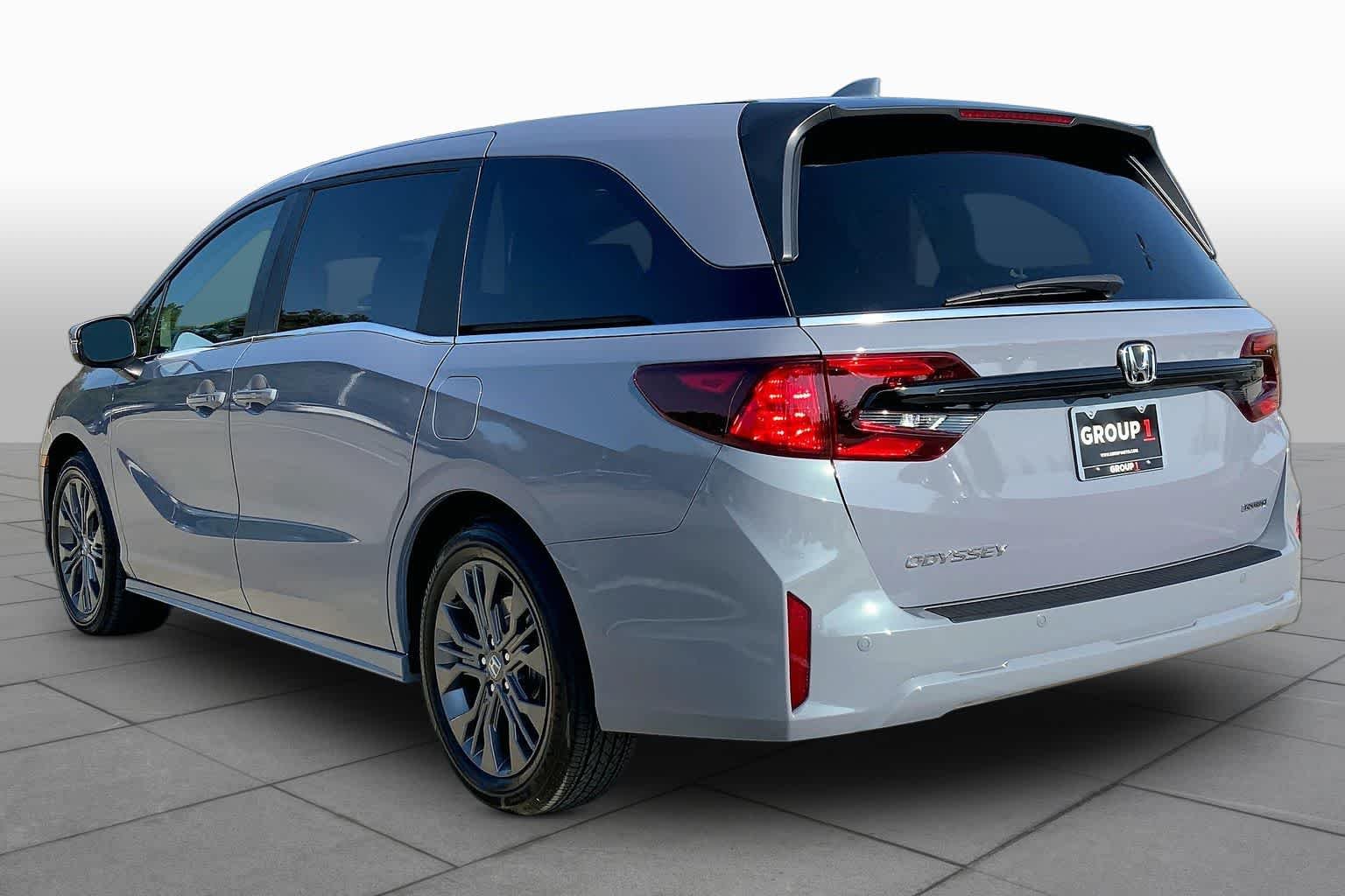 New 2027 Sonic Gray Pearl Honda Touring image 11