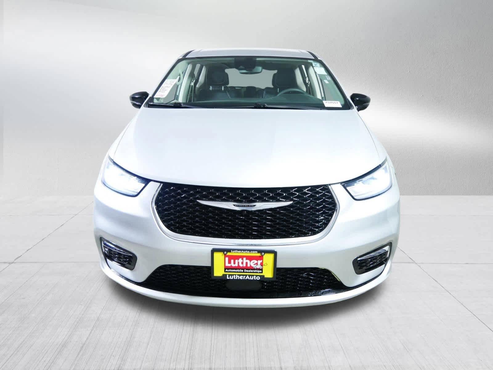 Used 2024 Chrysler Pacifica Touring L with VIN 2C4RC1BG1RR188822 for sale in Brooklyn Center, Minnesota