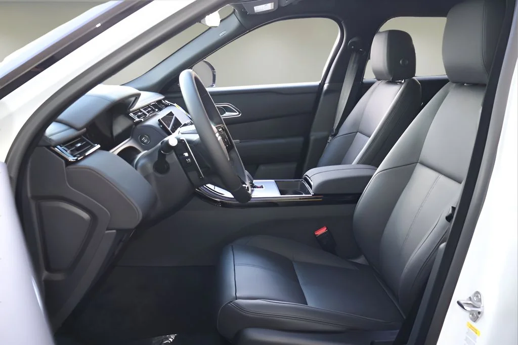 New 2026 Fuji White Land Rover Dynamic SE image 13