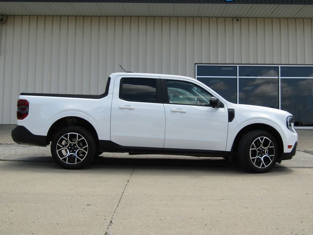 Used 2025 White Ford Lariat image 2