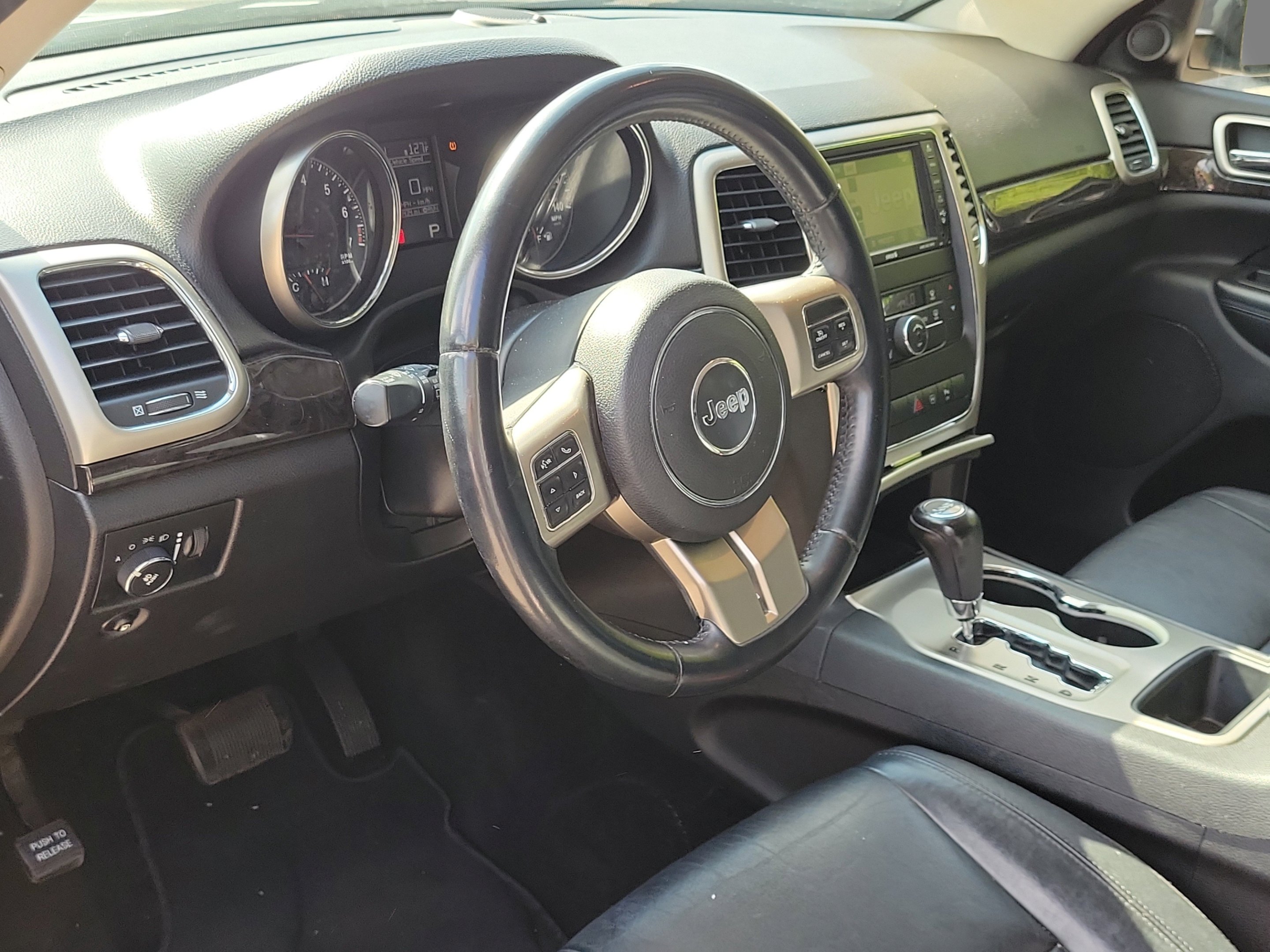 Used 2012 Mineral Gray Metallic Clearcoat Jeep Laredo image 21