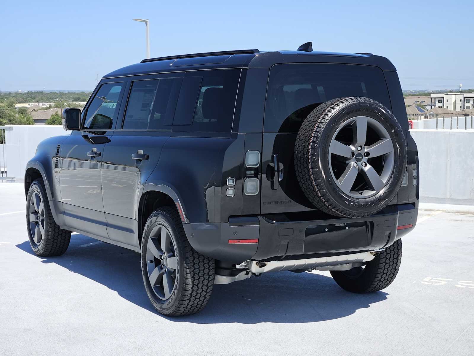 New 2026 Santorini Black LAND ROVER S image 7