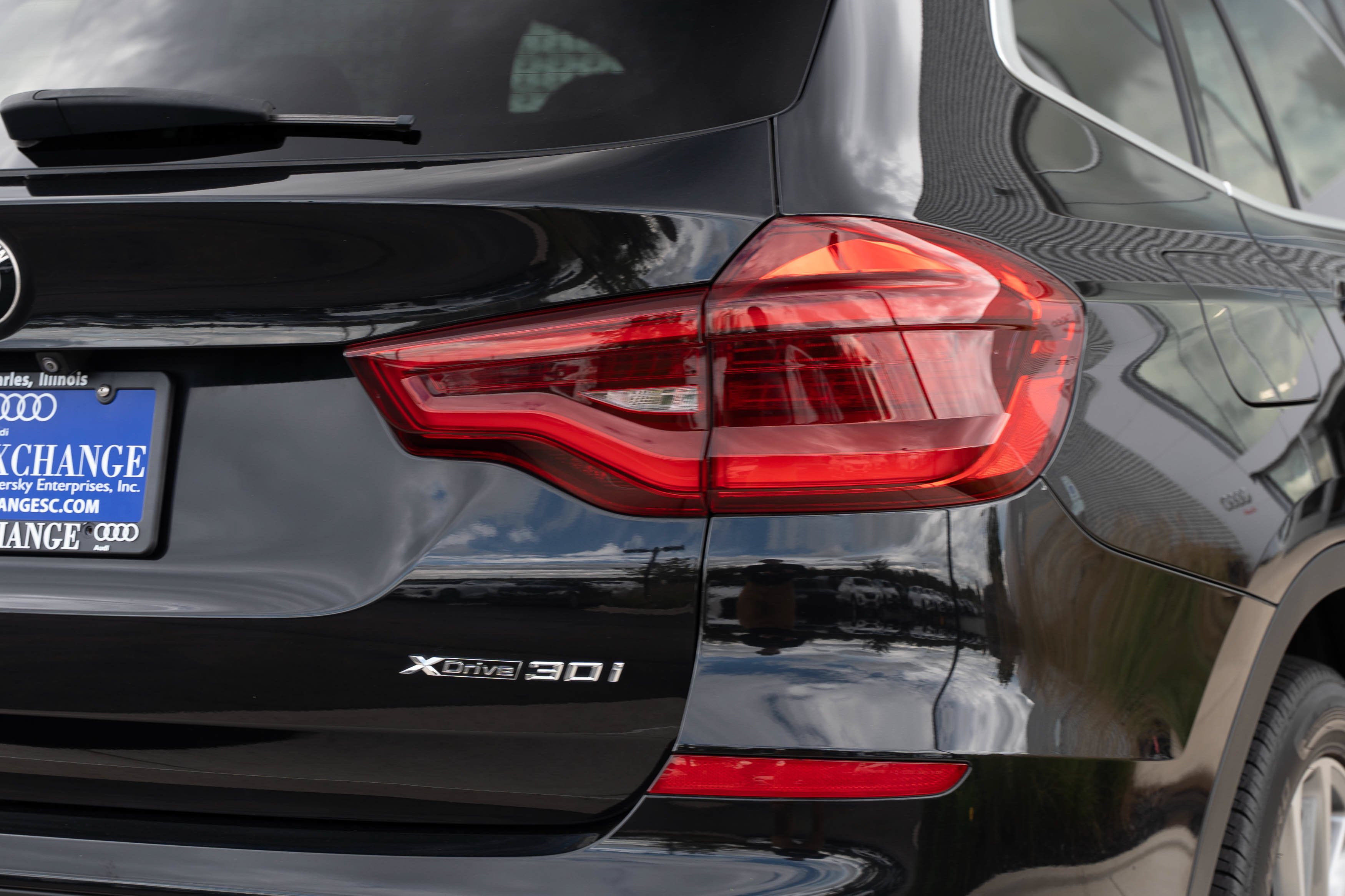Used 2018 Black Sapphire Metallic BMW xDrive30i image 26