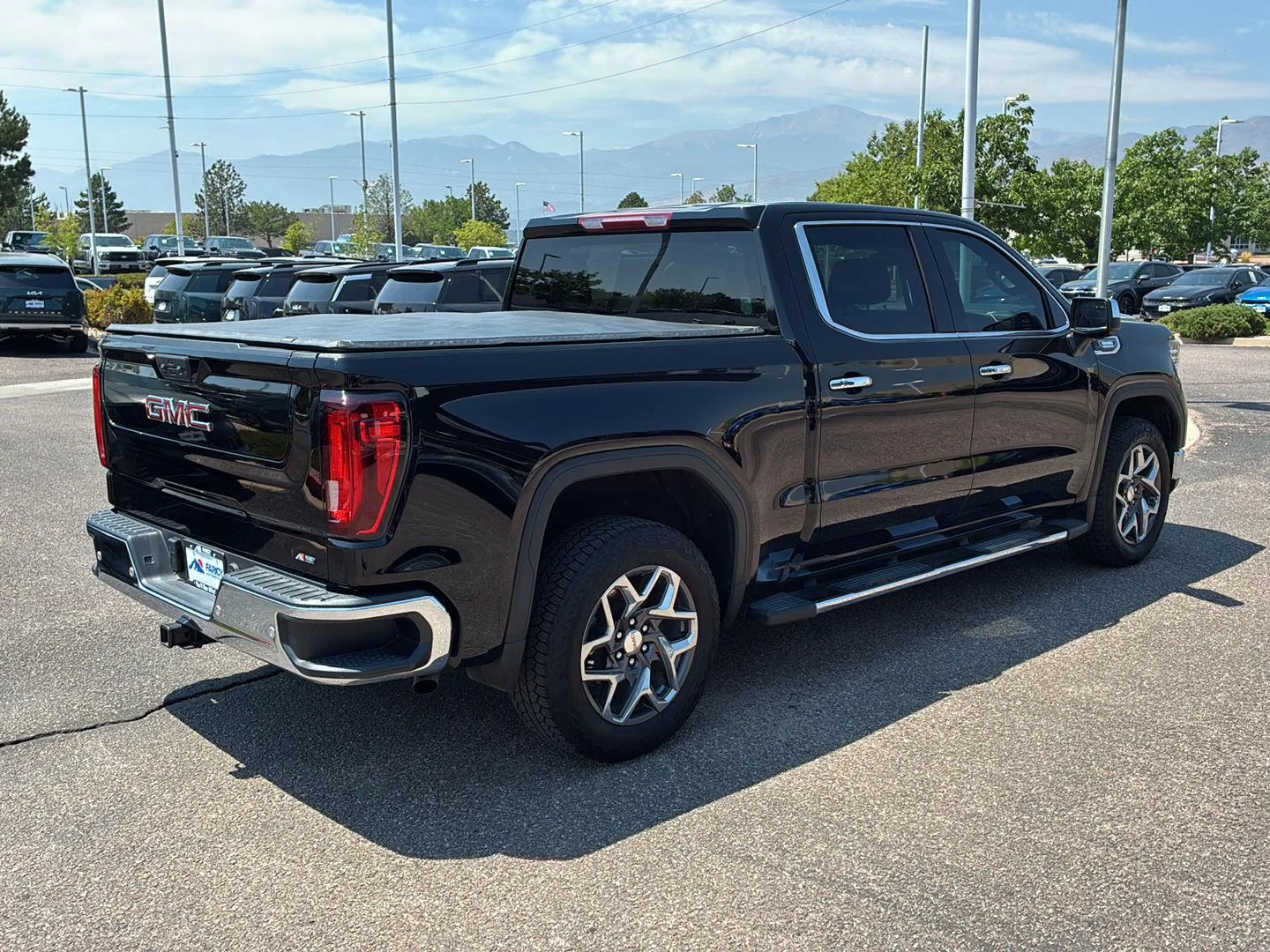 Used 2025 Onyx Black GMC SLT image 5
