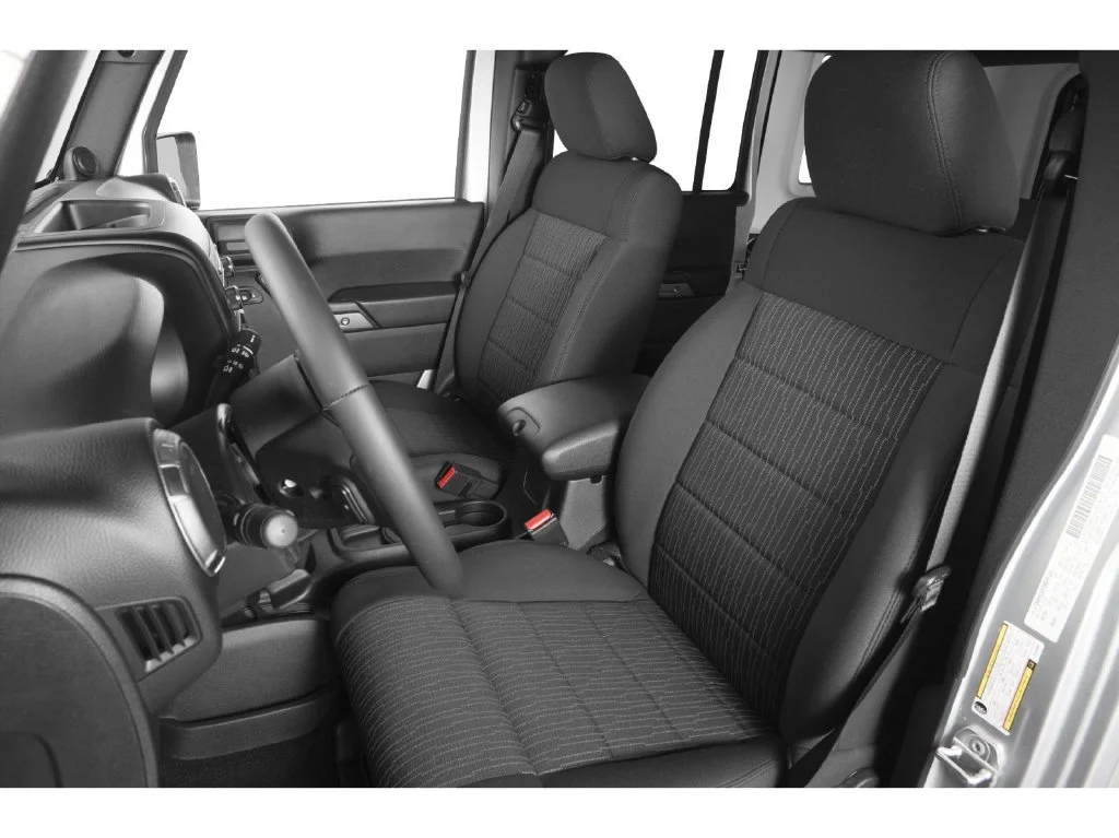 Used 2018 Granite Crystal M Jeep Sport image 6