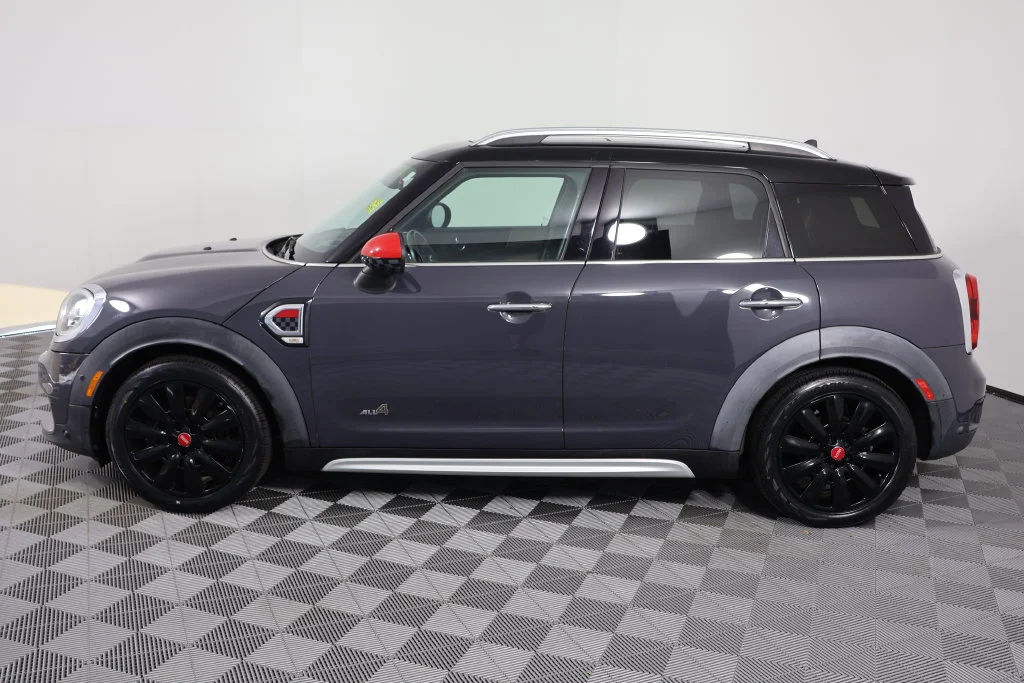 Used 2017 Thunder Gray Metallic MINI  image 5