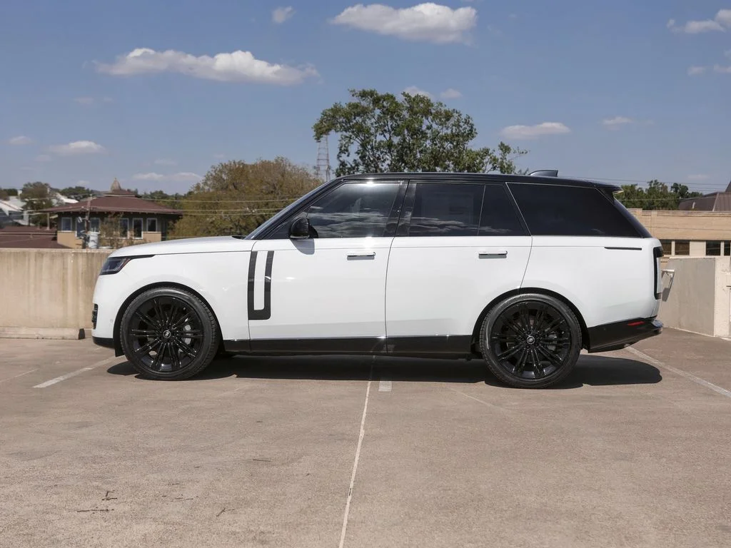 New 2025 White Land Rover SE image 4