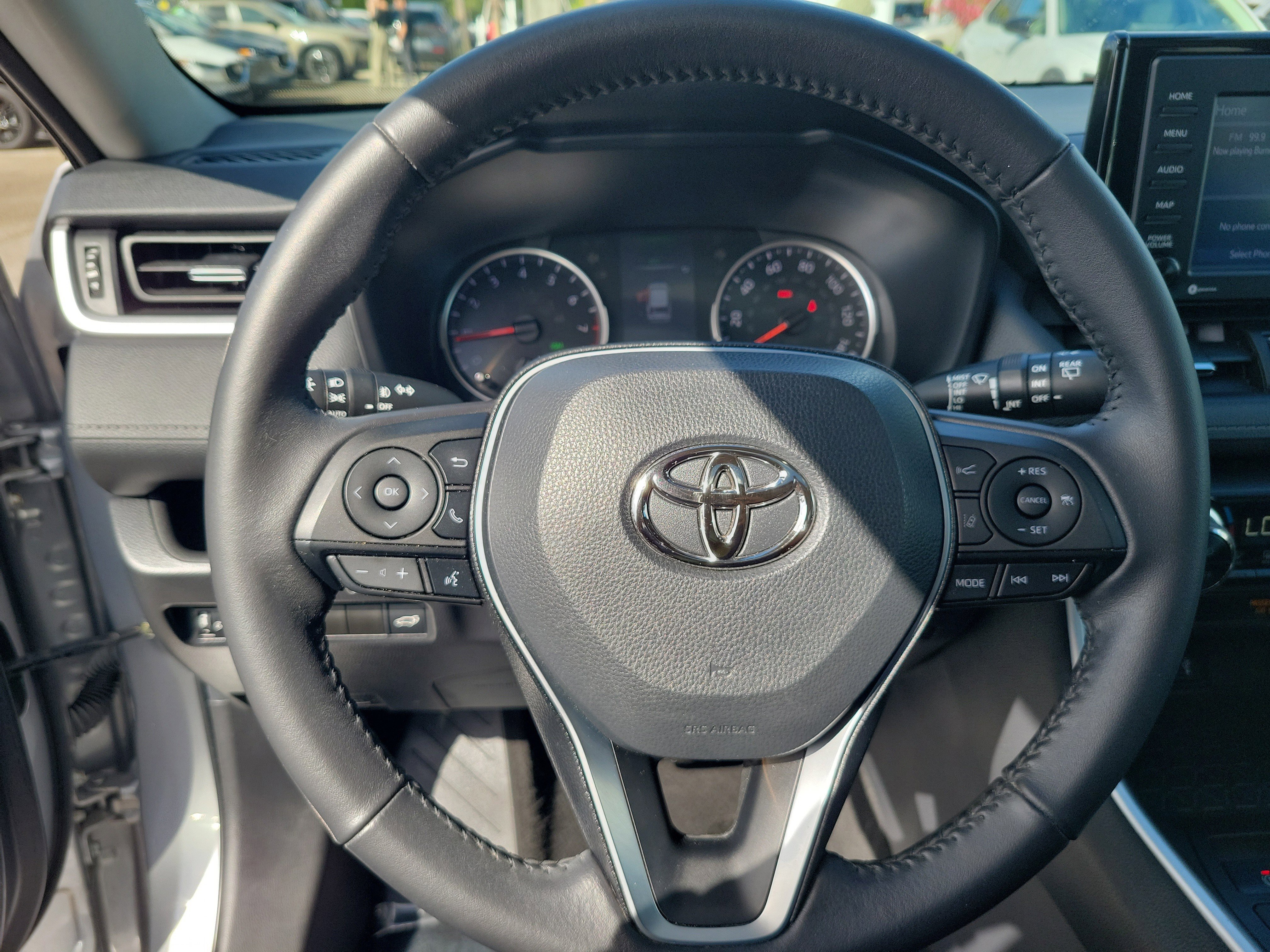 Used 2022 Silver Toyota XLE Premium image 19