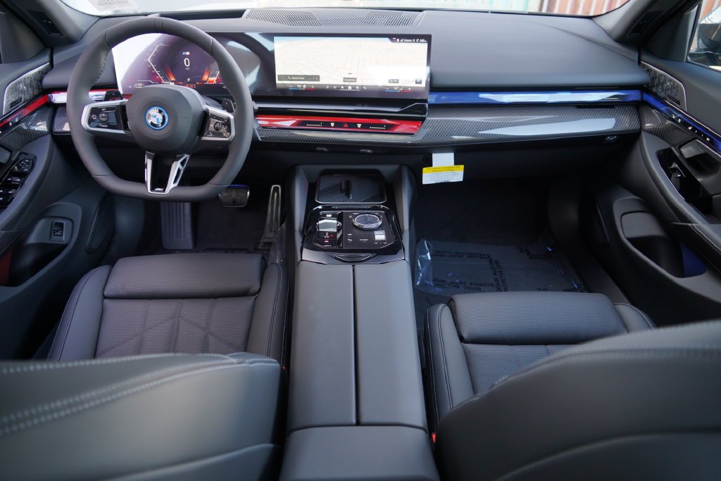 New 2027 Black Sapphire Metallic BMW 550e xDrive image 21