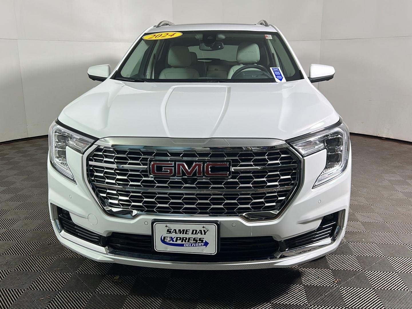 Used 2024 Summit White GMC Denali image 13