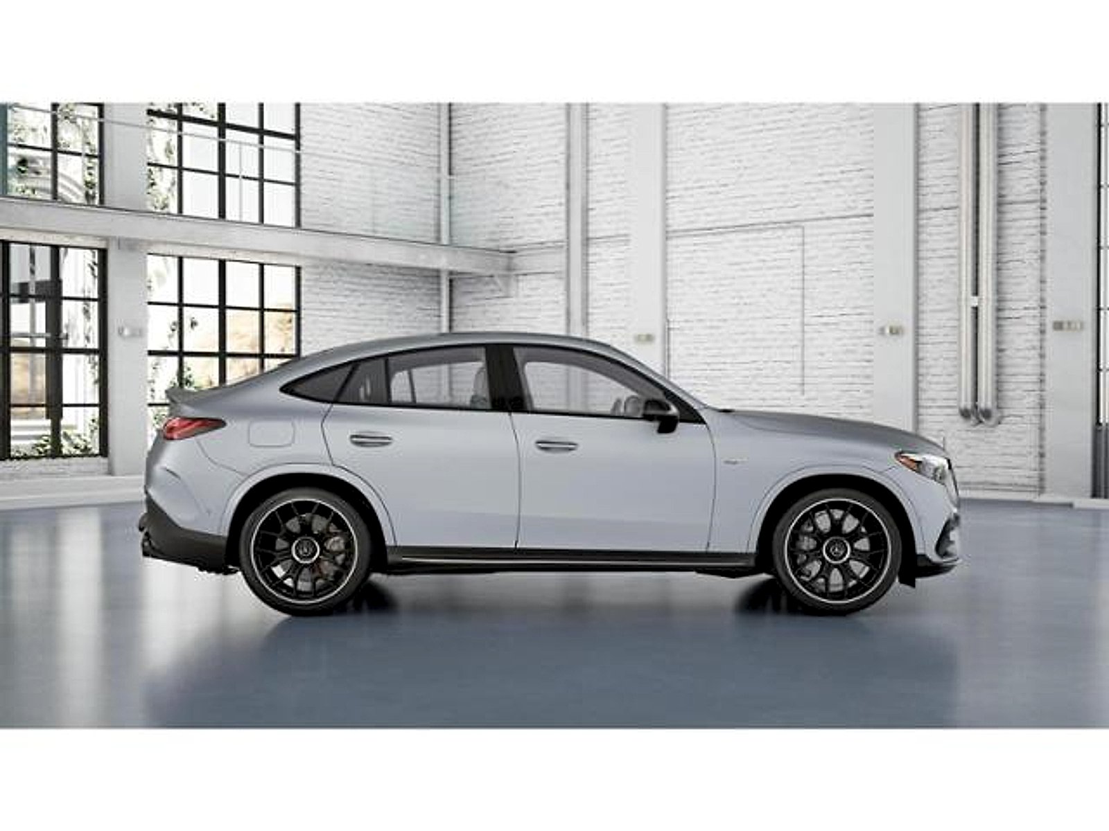 New 2027 MANUFAKTUR Cirrus Silver Magno Mercedes-Benz AMG® GLC 53 image 2