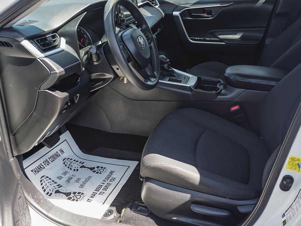 Used 2021 White Toyota LE image 18