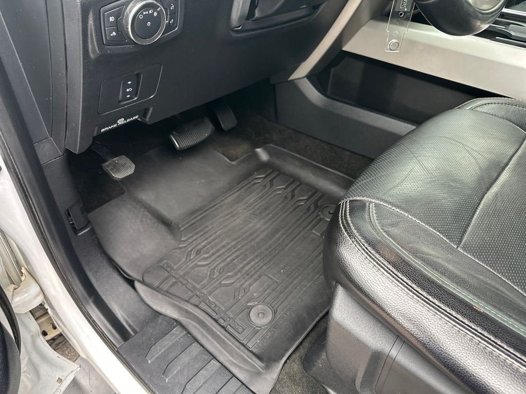 Used 2017 White Ford Lariat image 21