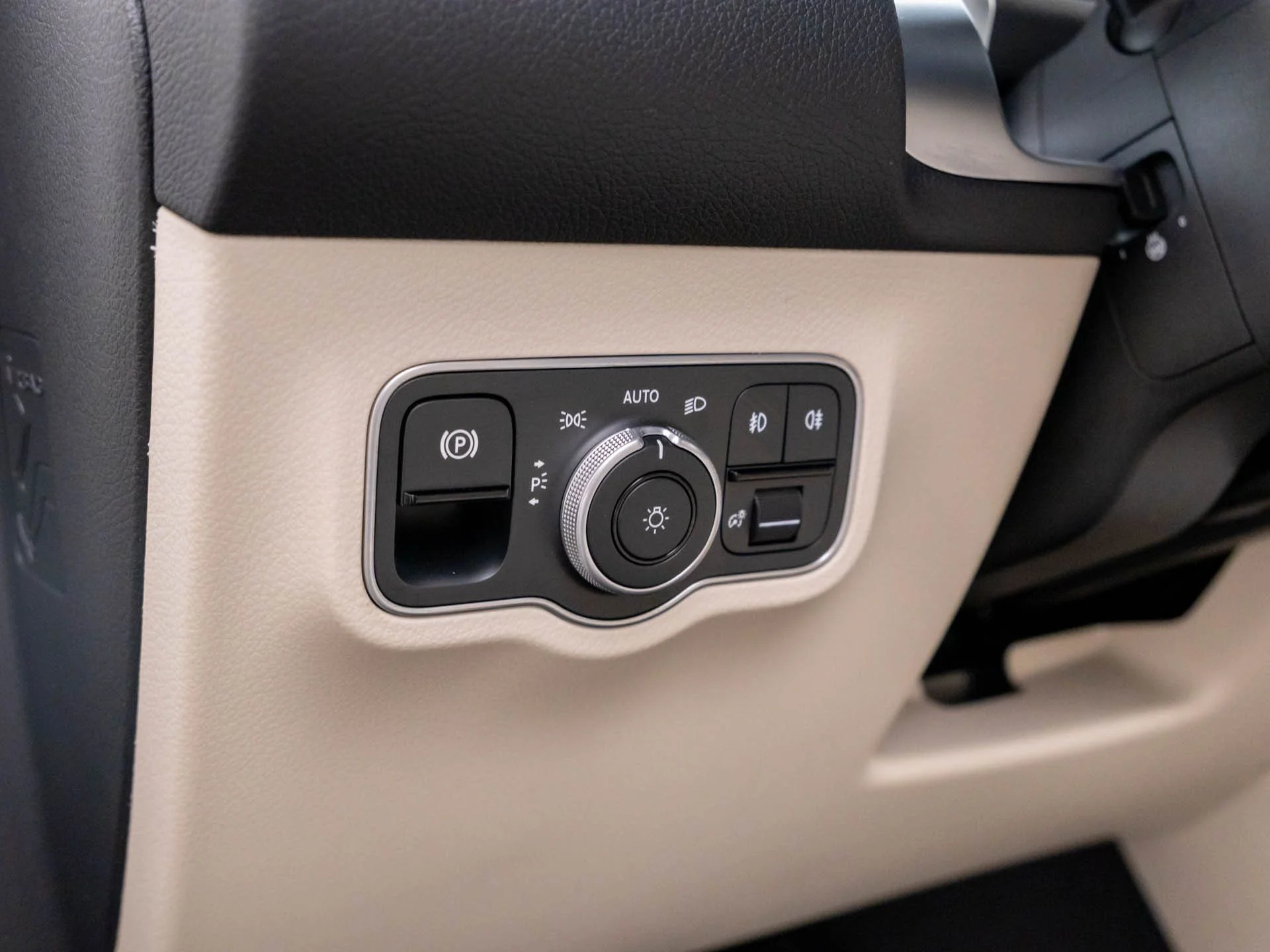 New 2026 White Mercedes-Benz GLB 250 image 21