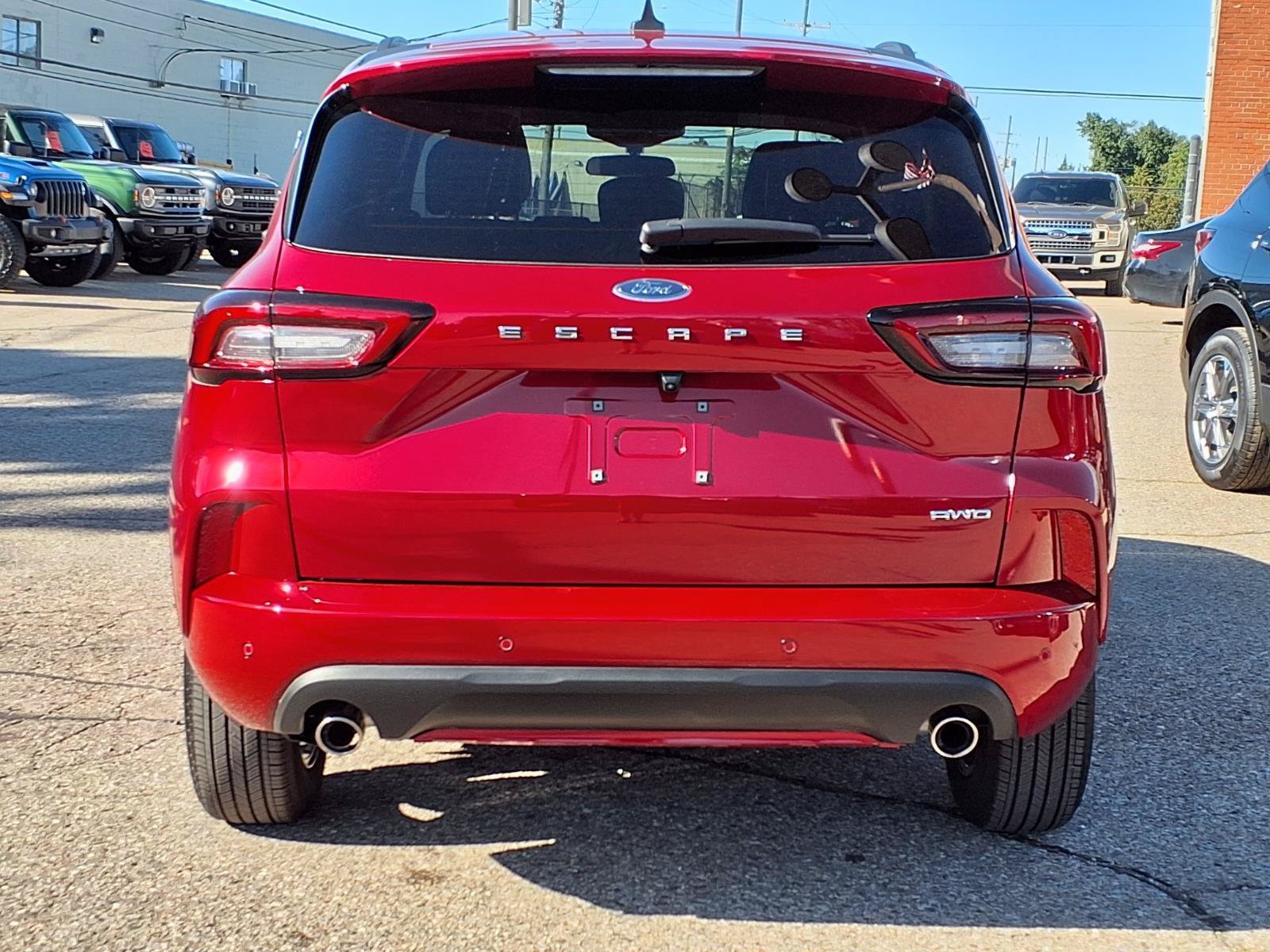 Used 2024 Rapid Red Metallic Tinted Clearcoat Ford ST-Line image 22