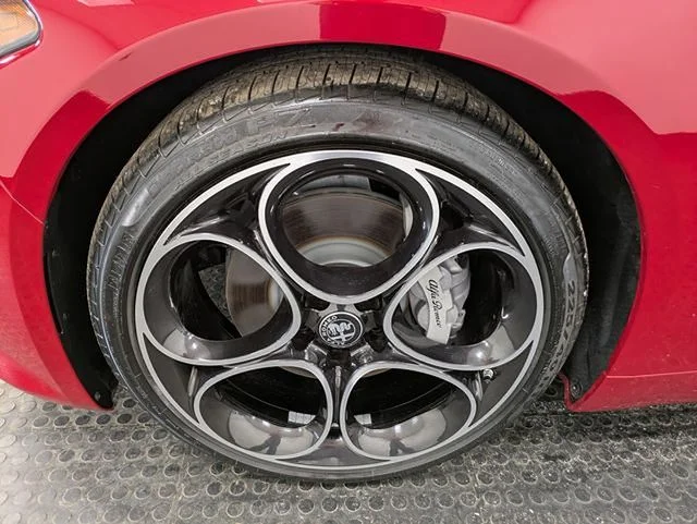 Used 2025  Alfa Romeo  image 7