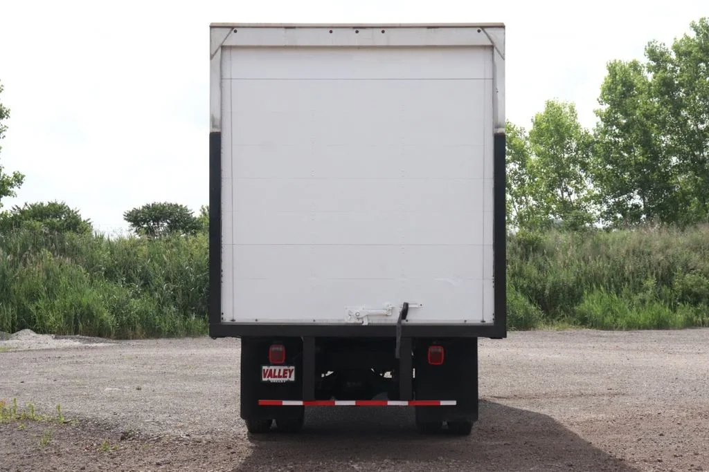 Used 2020  Hino 268 image 8