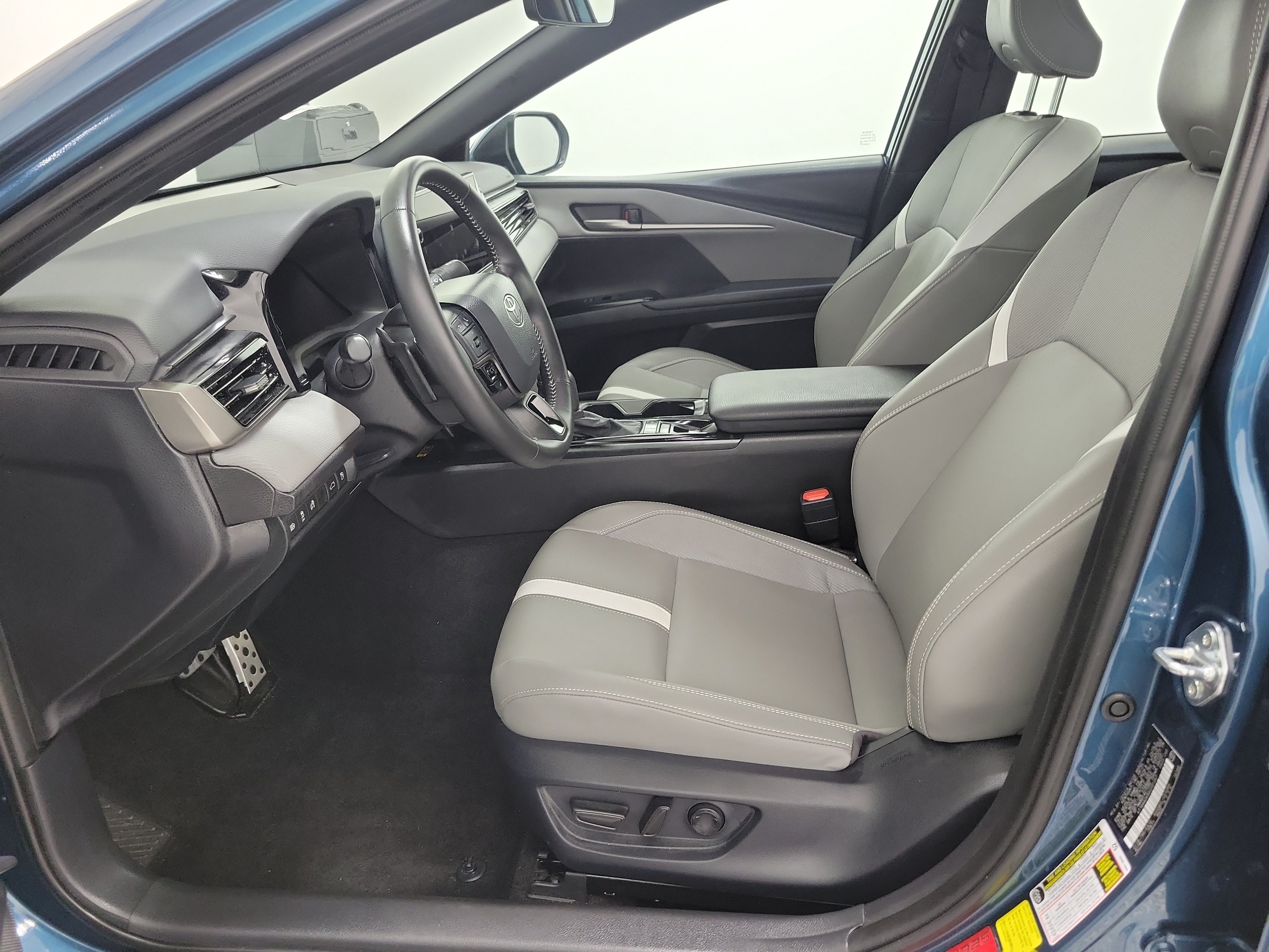 Certified Used 2025 Ocean Gem Toyota SE image 17