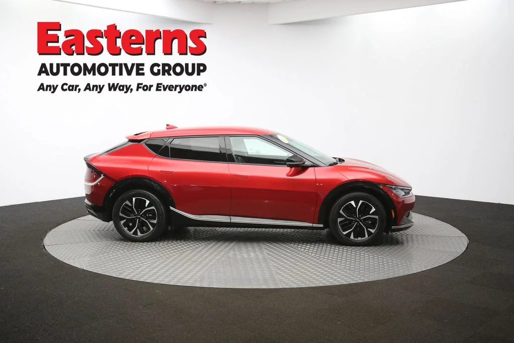 Used 2023 Red Kia Wind image 47