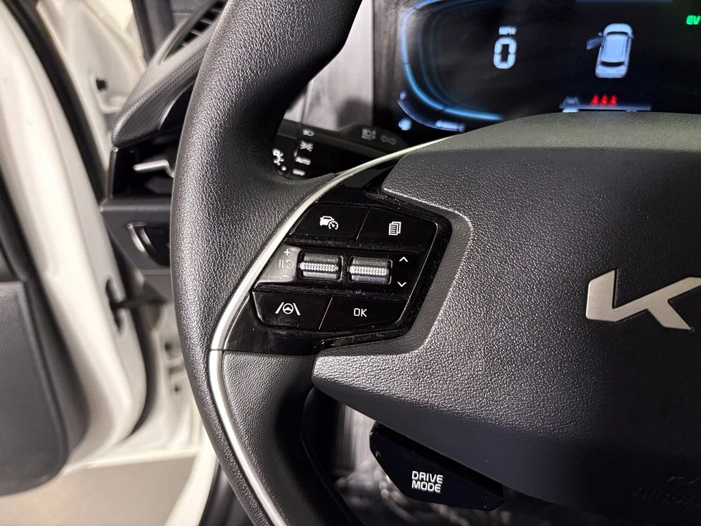 Used 2025 White Kia LX image 20