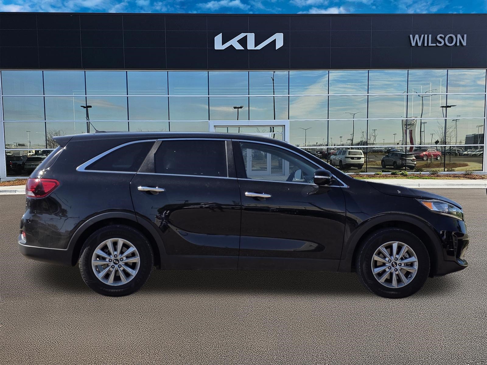 Used 2019 Kia Sorento LX with VIN 5XYPG4A33KG568489 for sale in Brandon, MS