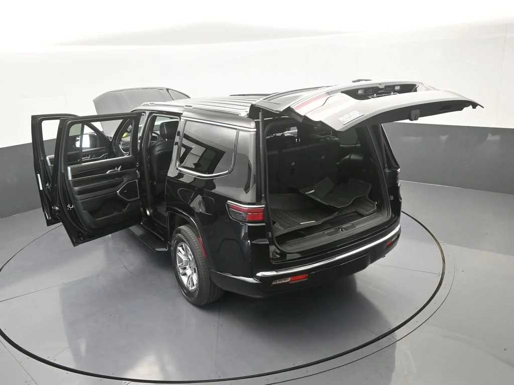 Used 2023 Diamond Black Crystal Pearlcoat Jeep Base image 73