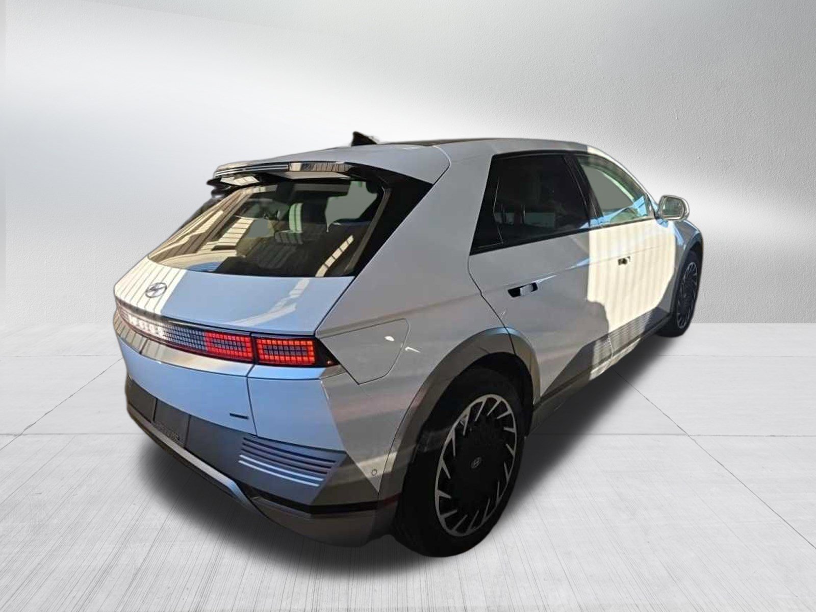 Certified Used 2024 Atlas White Hyundai Limited image 5
