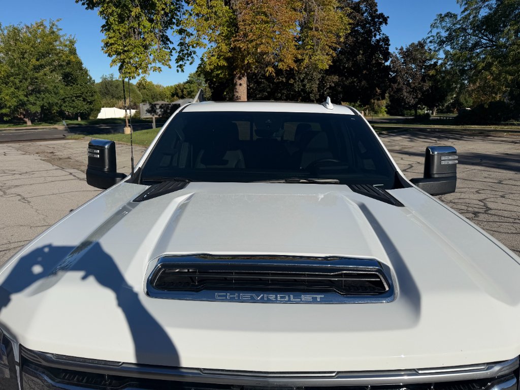Used 2026 Summit White Chevrolet High Country image 9