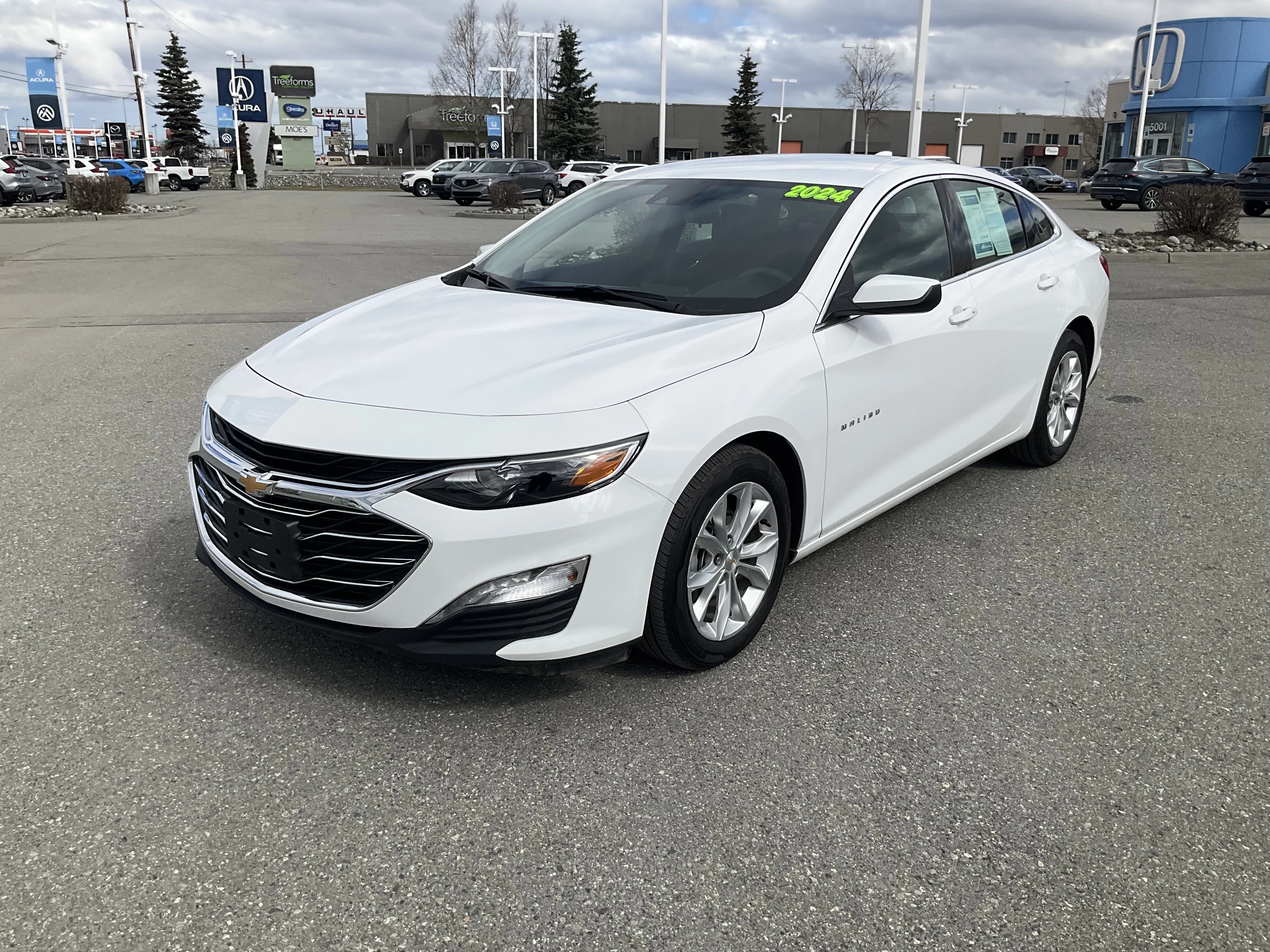 Used 2024 Summit White Chevrolet 1LT image 1