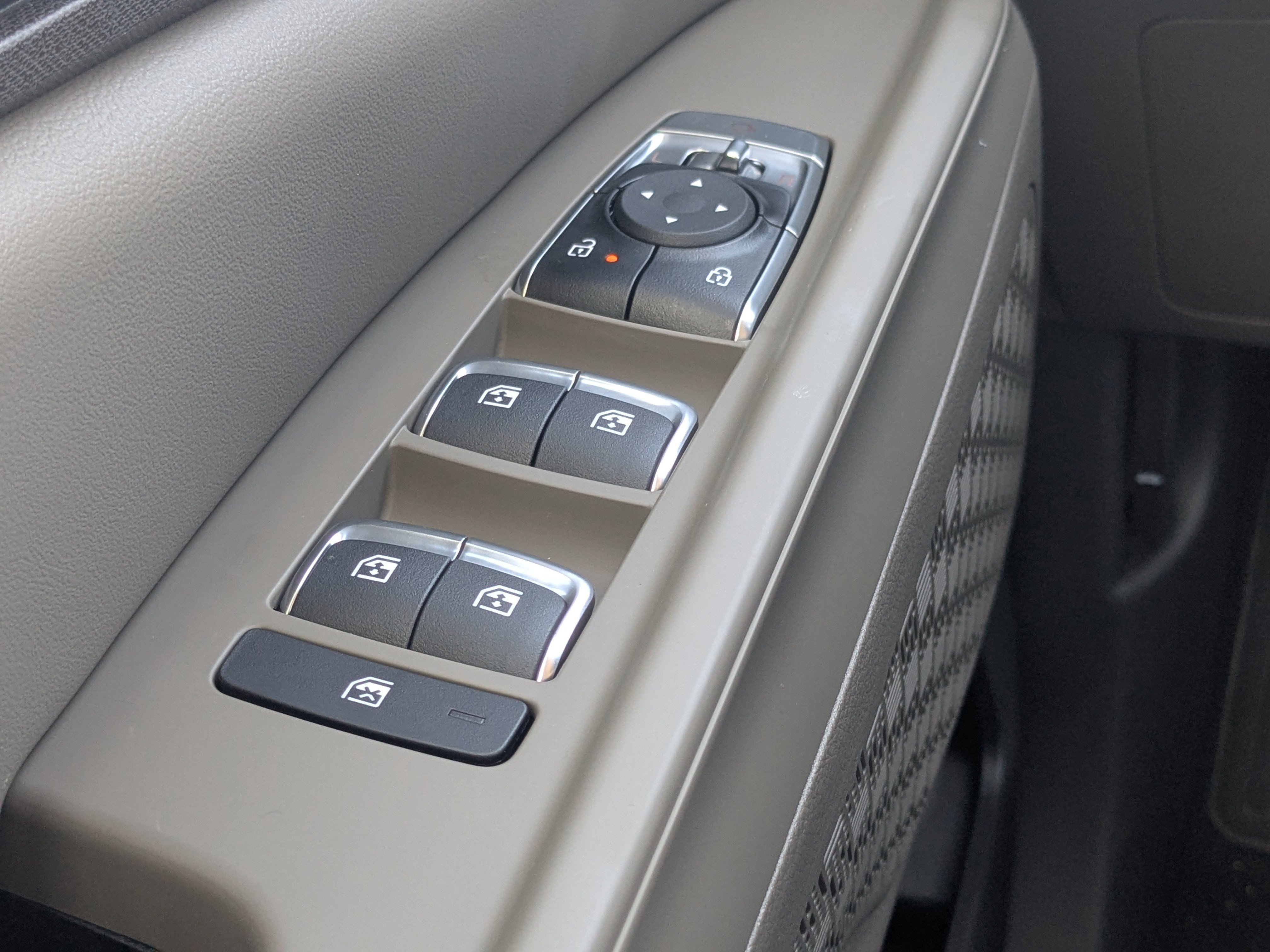 New 2026 Ivory Silver Kia EX image 41