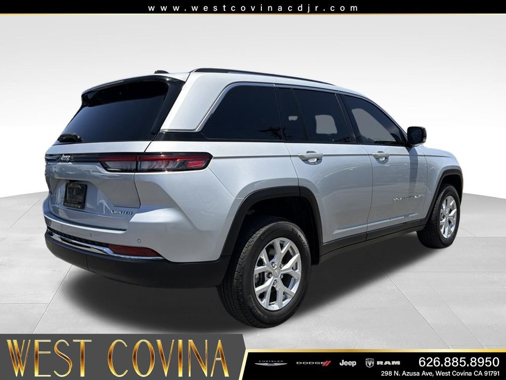 Used 2023 Silver Jeep Limited image 11