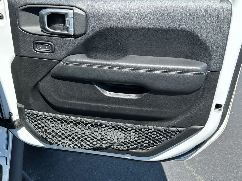 Used 2019 White Jeep Unlimited Sahara image 14