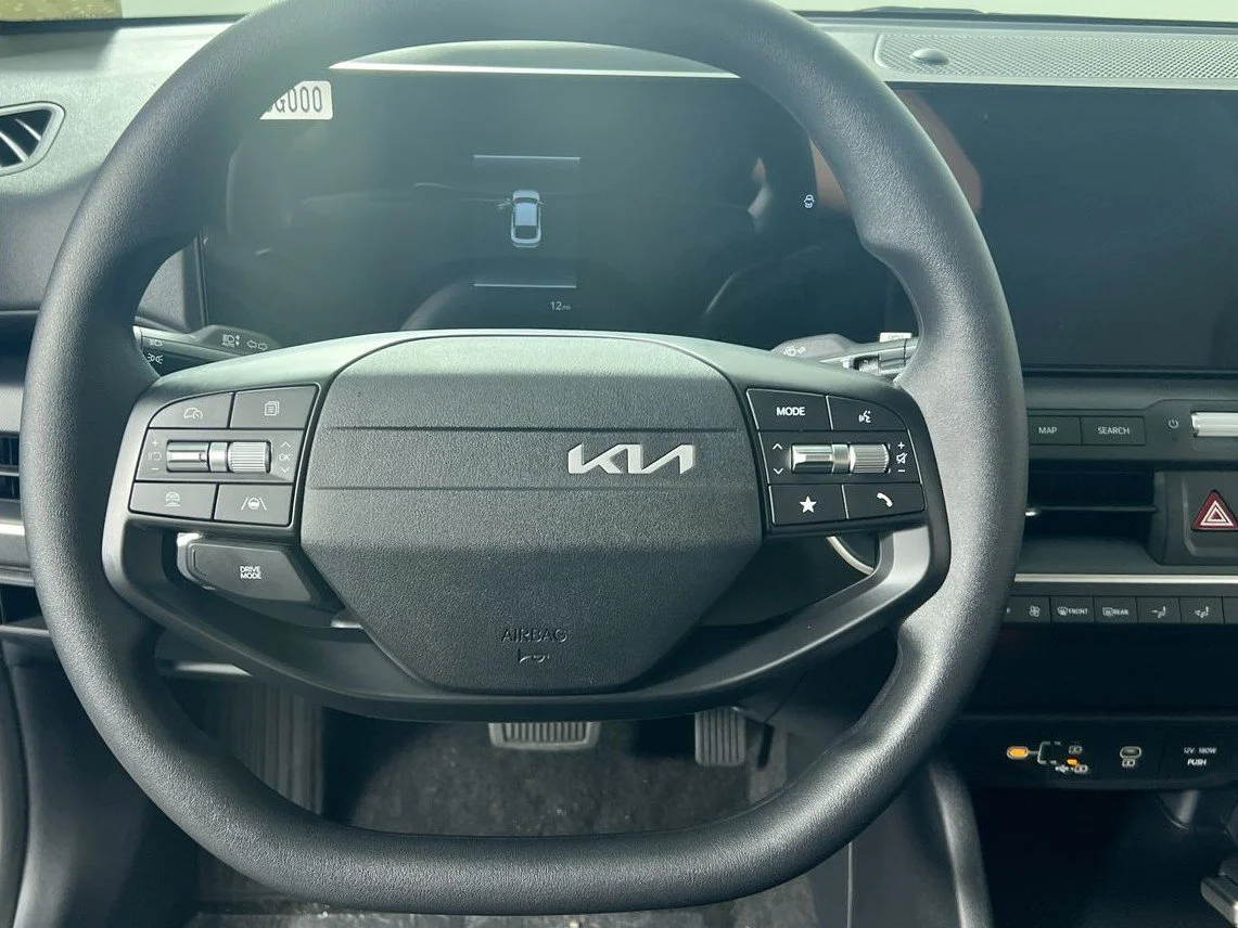 New 2026 Snow White Pearl Kia LXS image 15