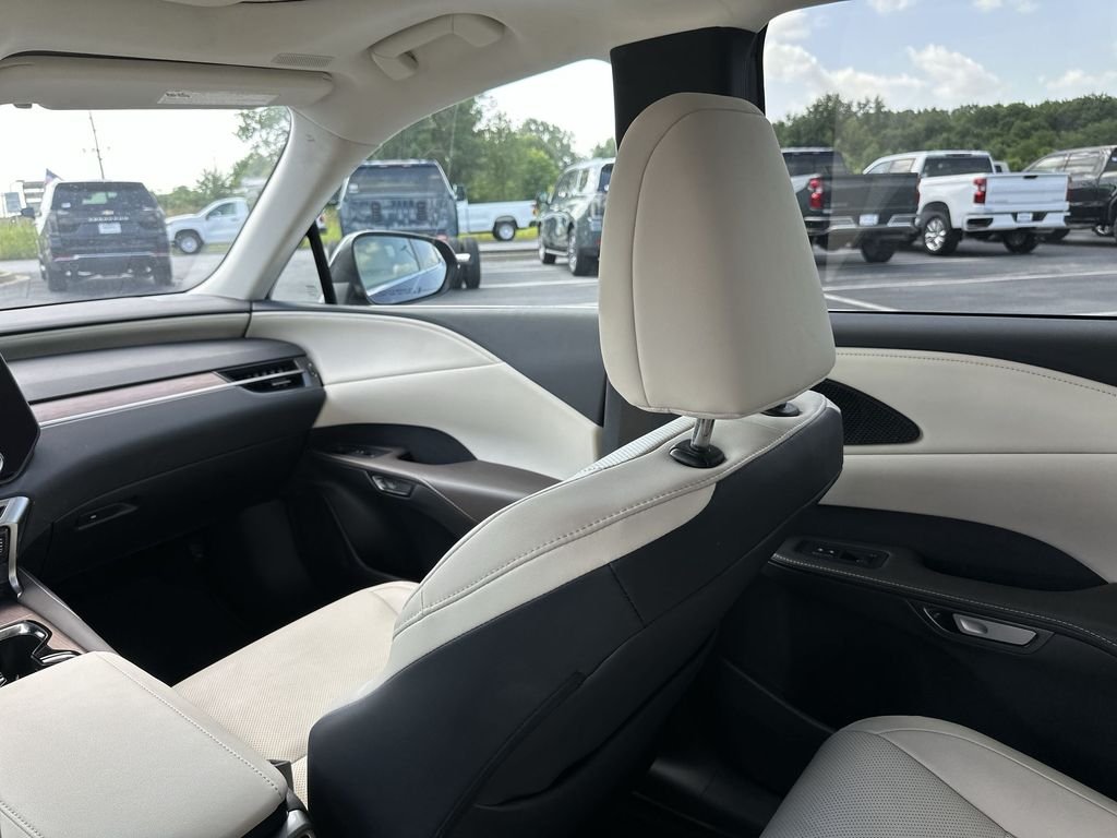 Used 2024  Lexus 350 Premium image 11