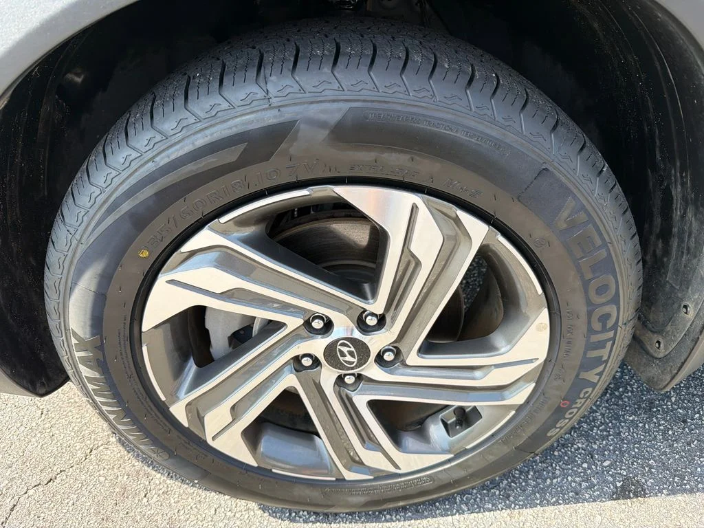 Used 2022 Gray Hyundai SEL image 11
