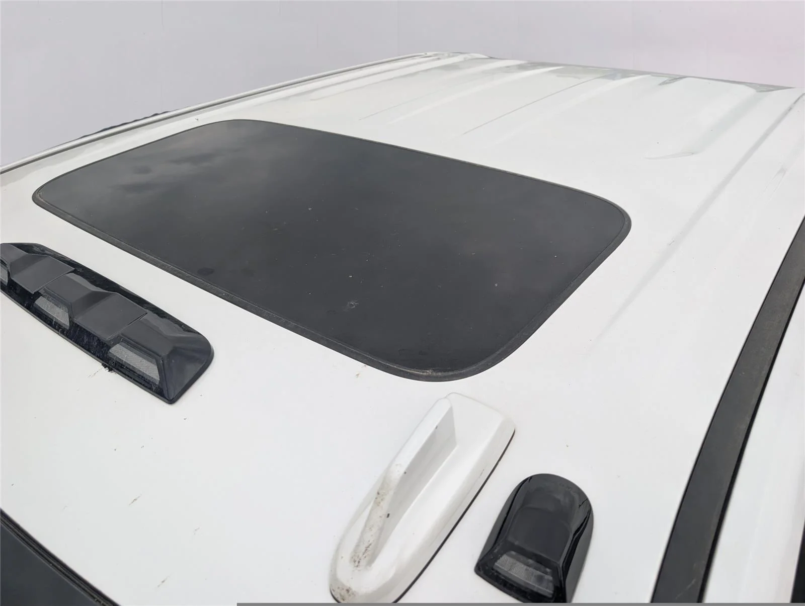 Used 2023 White Frost Tricoat GMC Denali image 46