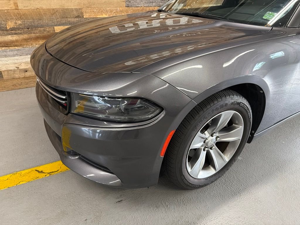 Used 2015 Crystal Metallic Dodge SE image 3