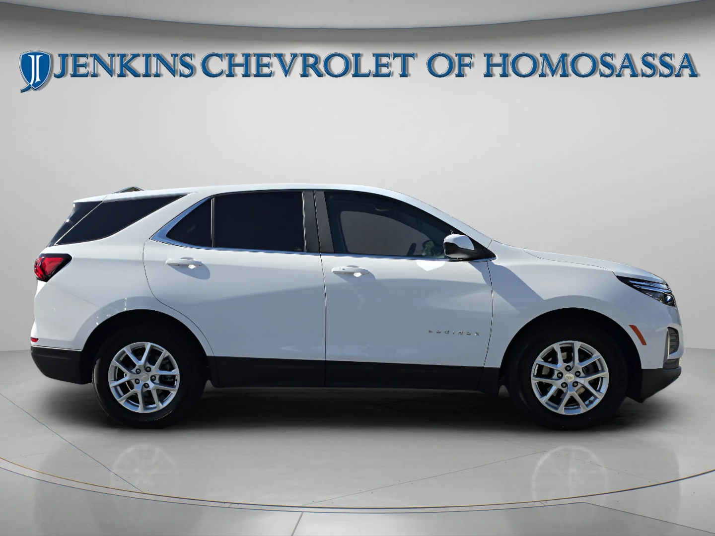Used 2024 Summit White Chevrolet LT image 3