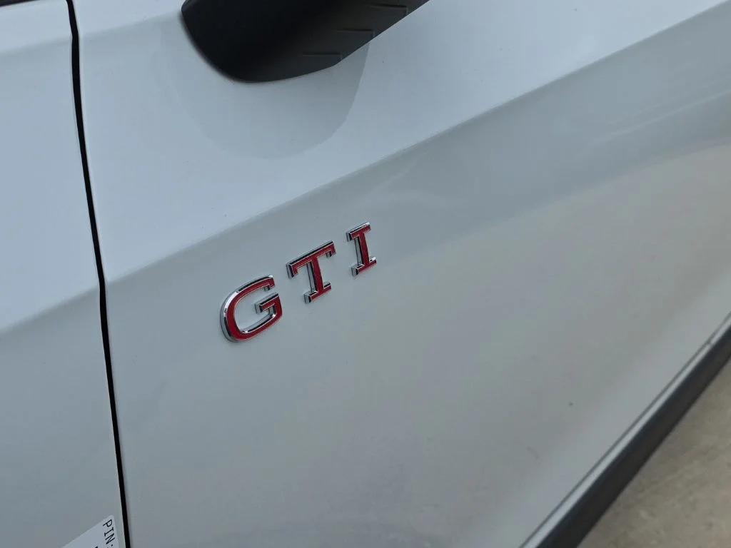 New 2026 Opal White Pearl Volkswagen 2.0T SE image 32