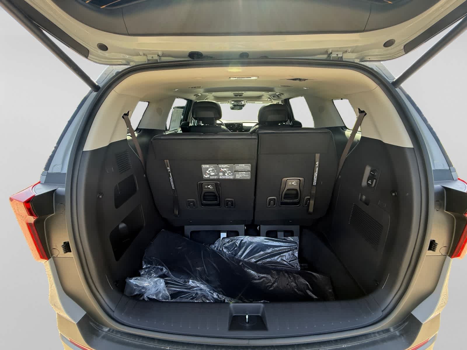 New 2026 Ceramic Silver Kia SX Prestige image 23