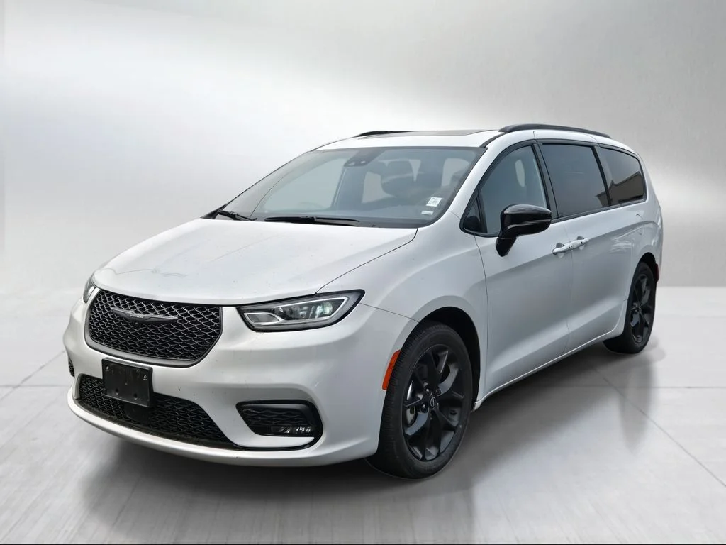 Used 2025 Bright White Clearcoat Chrysler Limited image 7