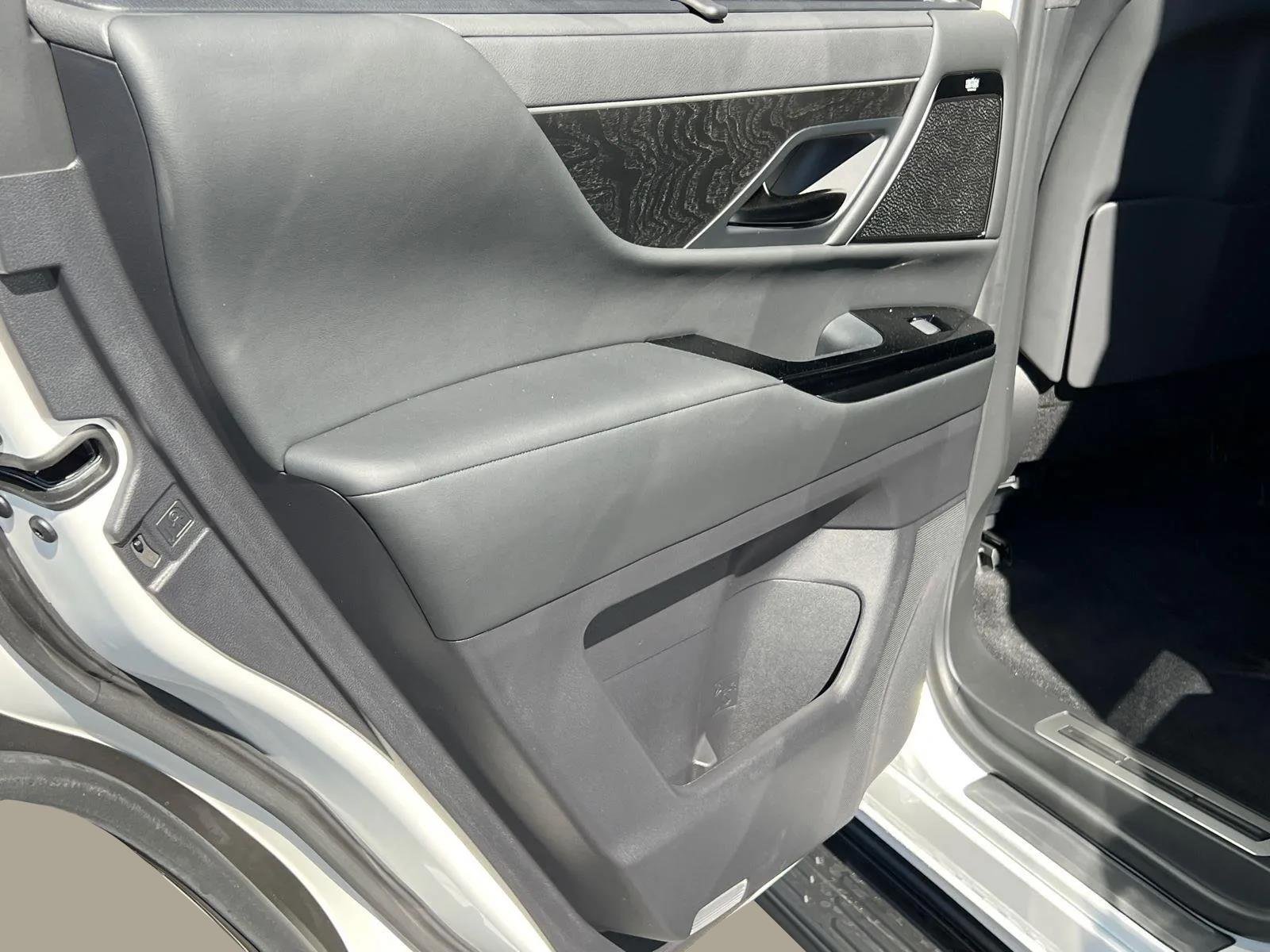 2026 Lexus LX 700h Luxury - Photo 16