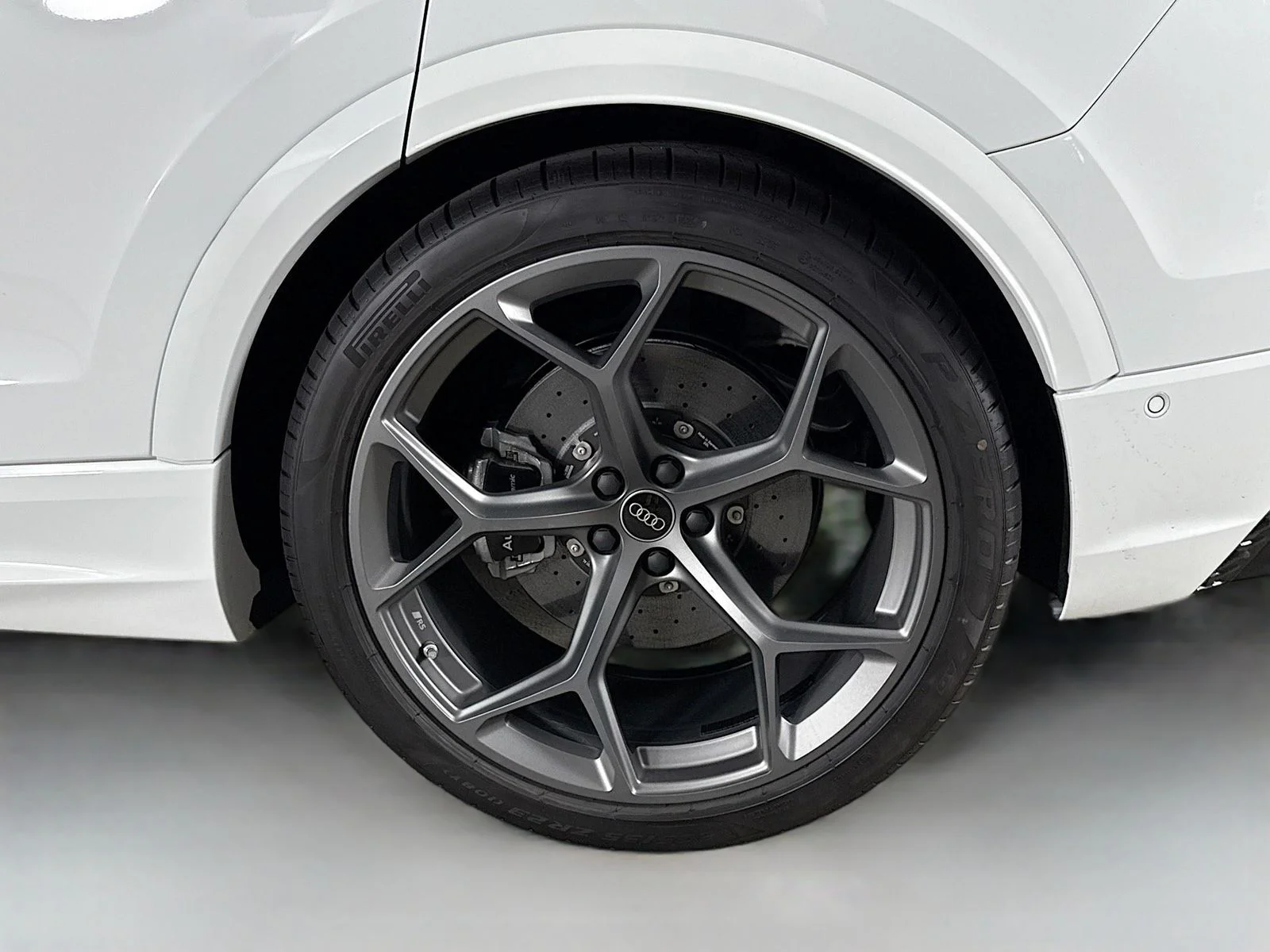 New 2025 White Audi 4.0T image 33