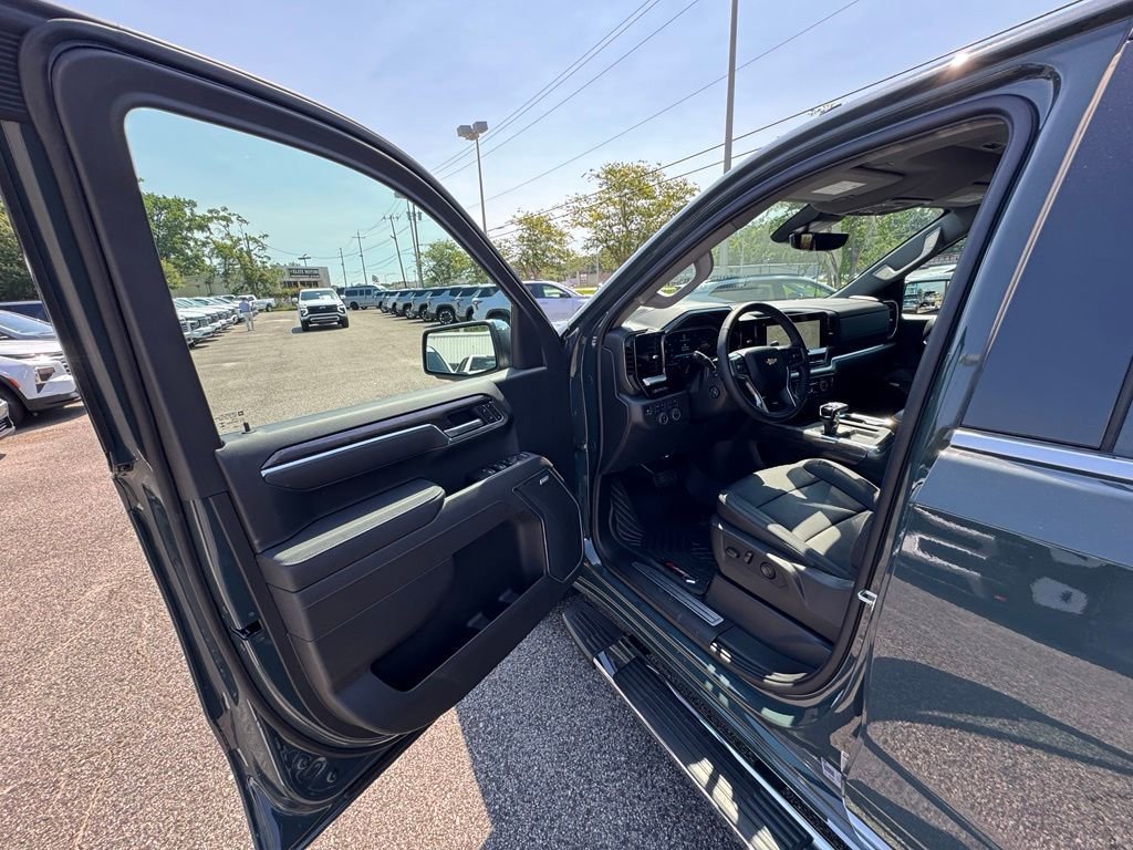 2026 Chevrolet Silverado 1500 LTZ - Photo 10