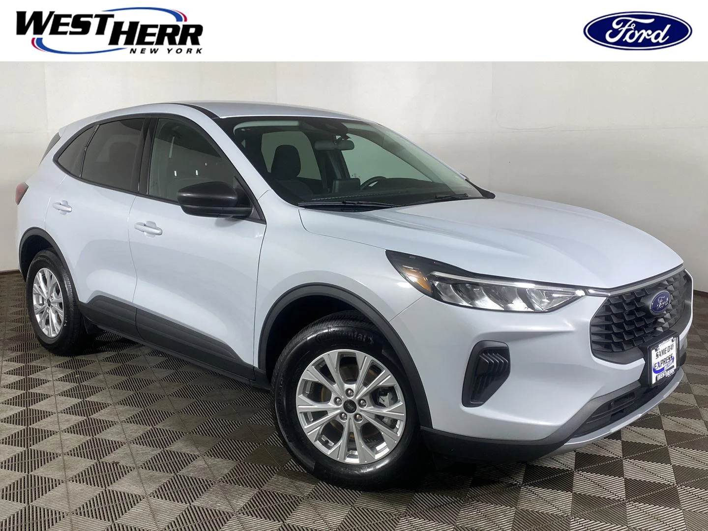 Used 2025 Space Silver Ford Active image 1