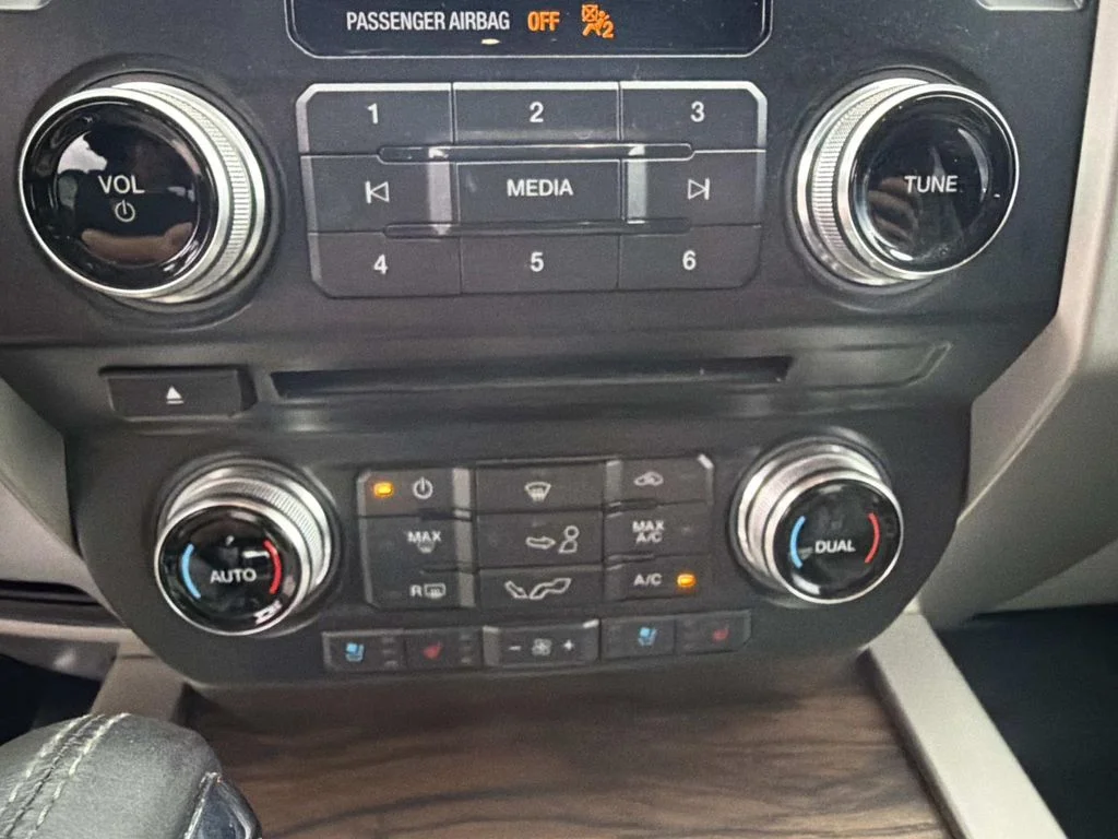 Used 2018 Blue Jeans Metallic Ford Lariat image 26