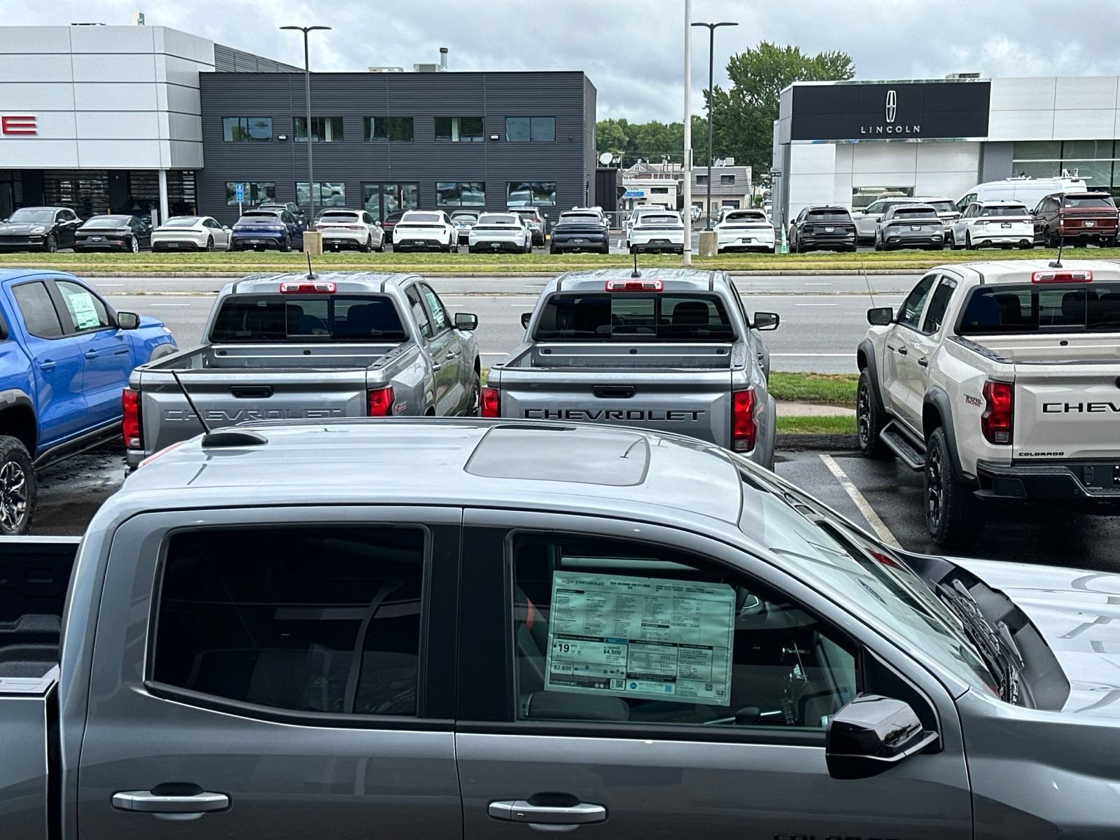 New 2026 Sterling Gray Metallic Chevrolet Z71 with 20in Black Wheels - Sunroof - Spray-On Bedliner image 5